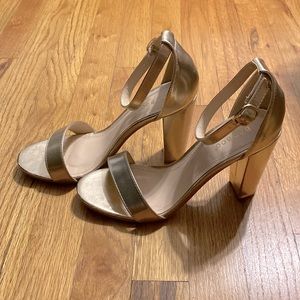 GOLD OPEN TOE HEELS SIZE 8.5